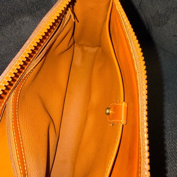Dooney and Bourke R20 Zipper Clutch - Picture 5 of 15